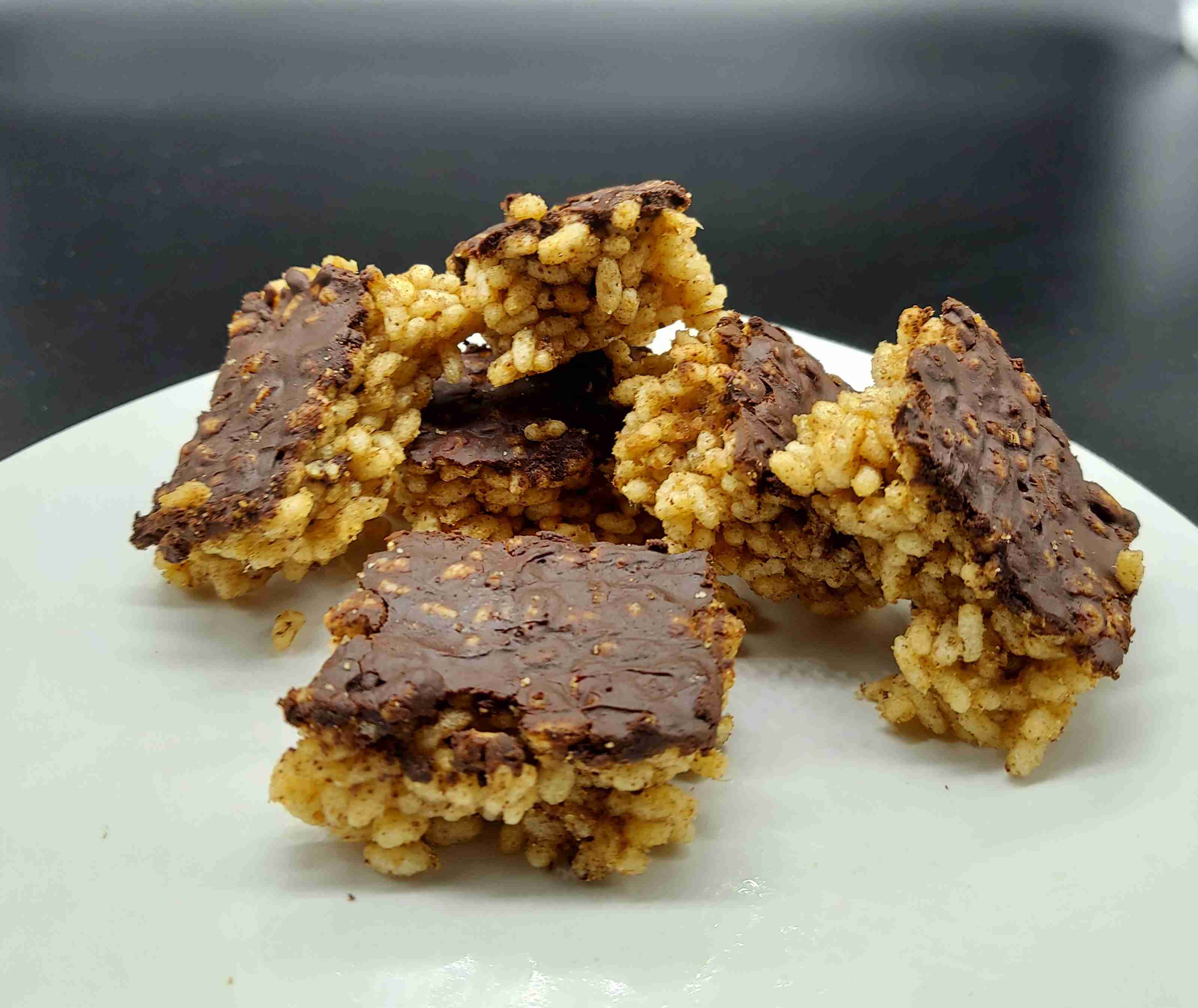 Galletas de arroz inflado con dátil.